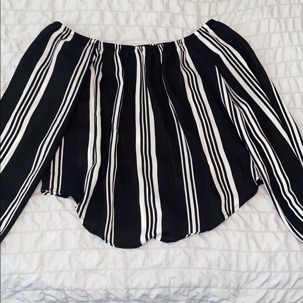 Black & white off the shoulder long sleeve